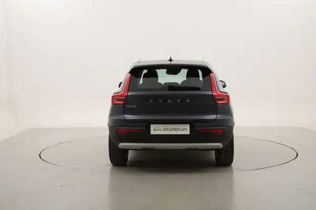 Volvo XC40 view 4
