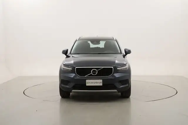 Volvo XC40 view 8
