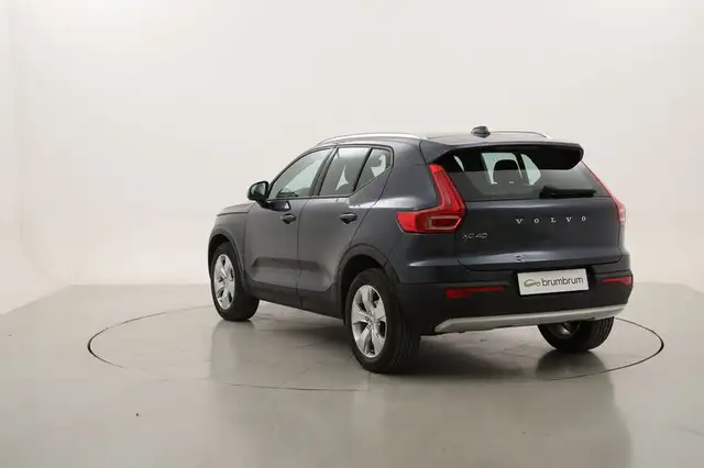 Volvo XC40 view 3