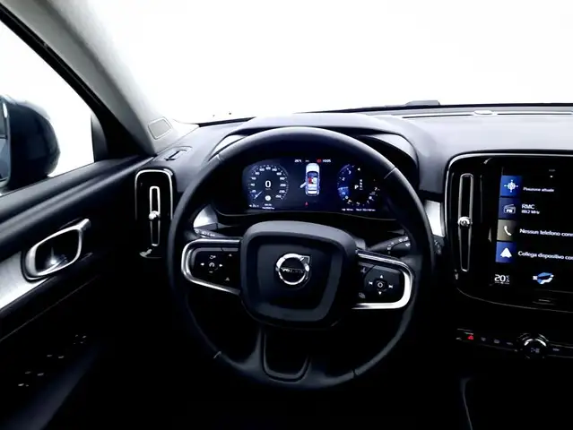 Volvo XC40 view 11