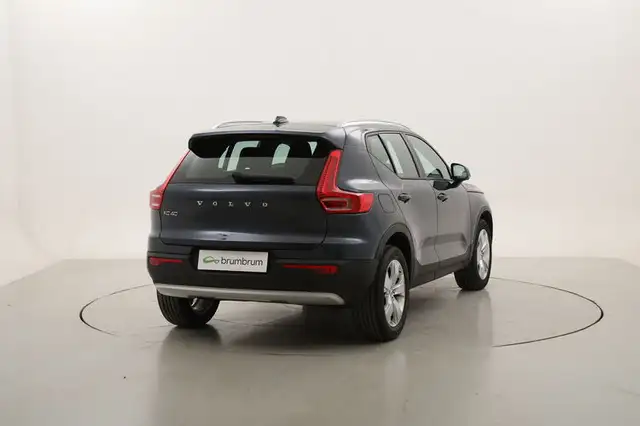 Volvo XC40 view 5
