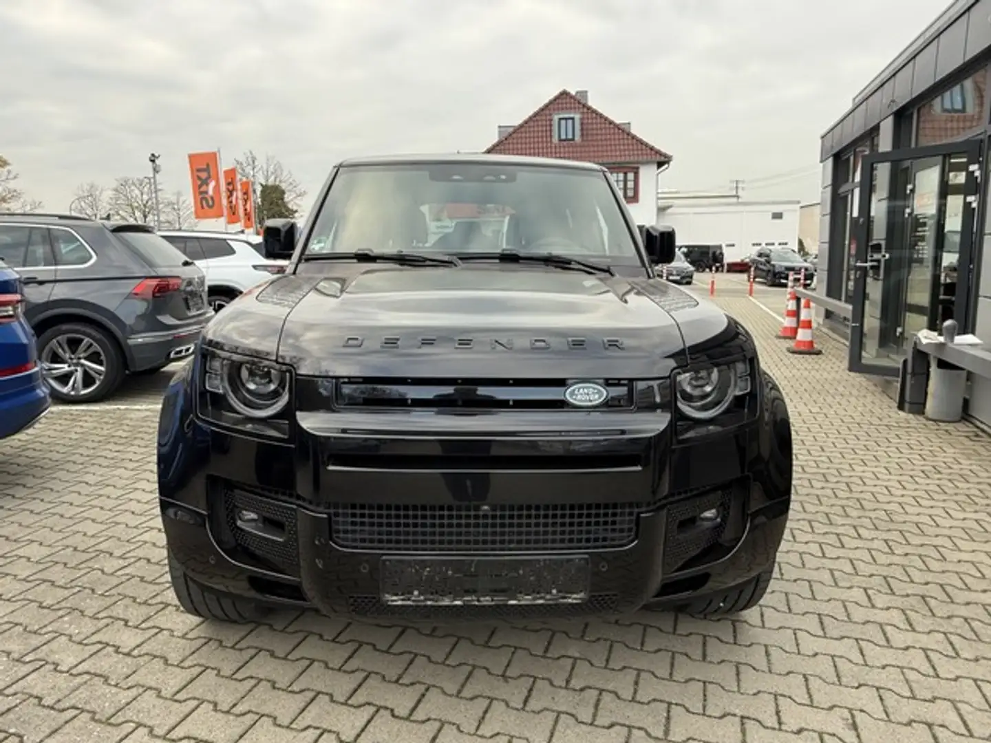 Land Rover Defender 110 V8 Schwarz - 2