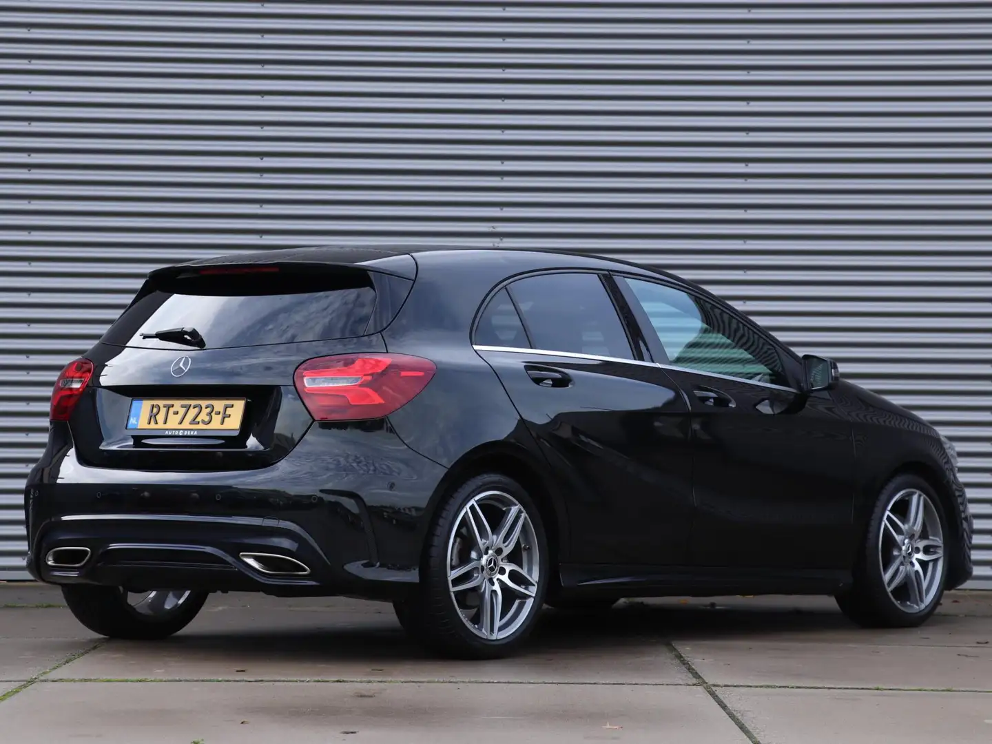 Mercedes-Benz A 160 AMG-Line Automaat *Alcantara*Parkeersens.* Zwart - 2