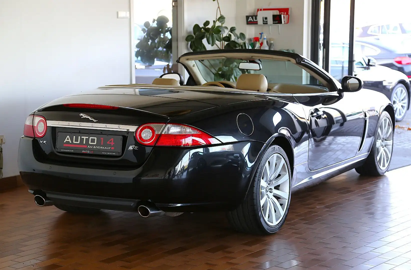 Jaguar XK 3.5L V8 Cabriolet Luxus-Sport Navi Xenon PDC Schwarz - 2