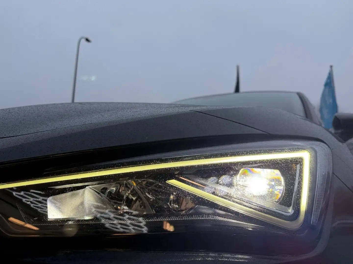 SEAT Leon 1,0 eTSI DSG AHK Negro - 2