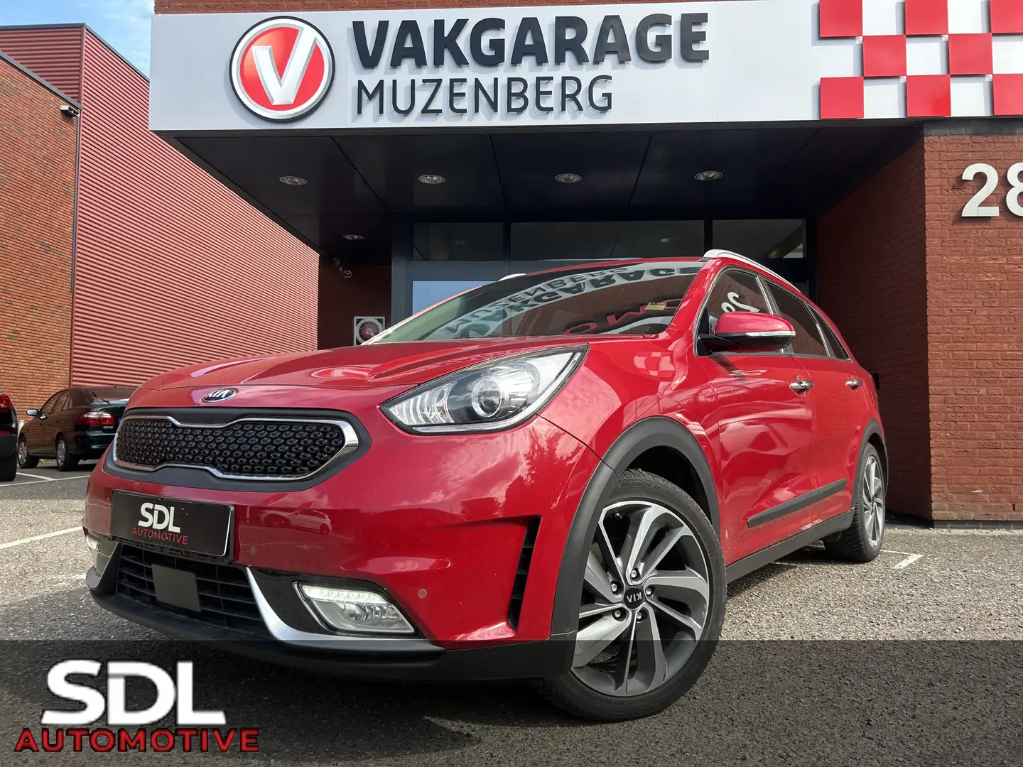 Kia Niro 1.6 GDi Hybrid ExecutiveLine // NAVI + CARPLAY // Rouge - 1