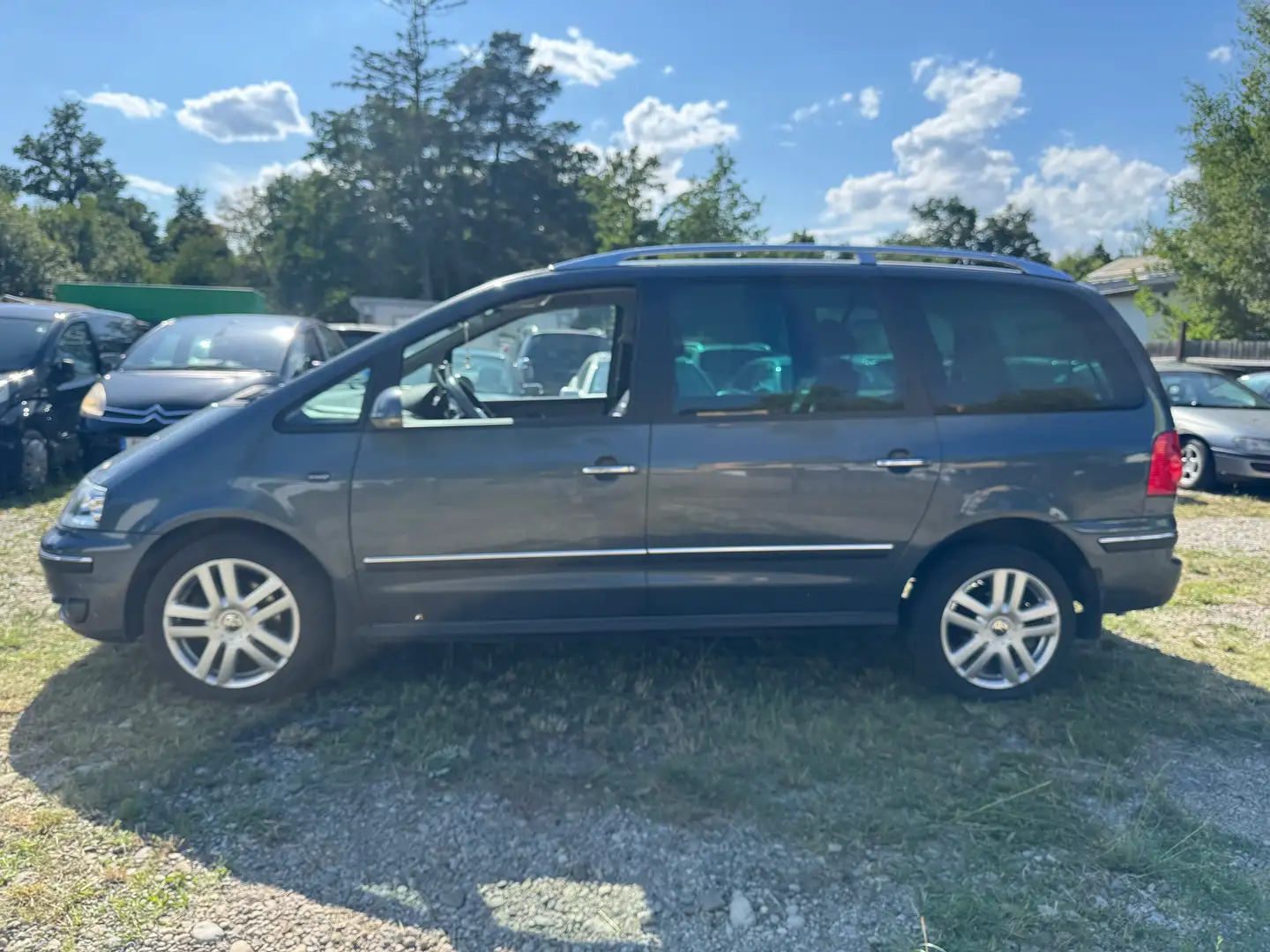 Volkswagen Sharan Freestyle 2.0 TDI*140 PS*Tüv Neu* 7 Sitzer Grijs - 2