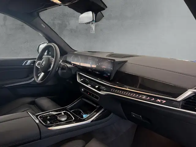 BMW X7 view 12