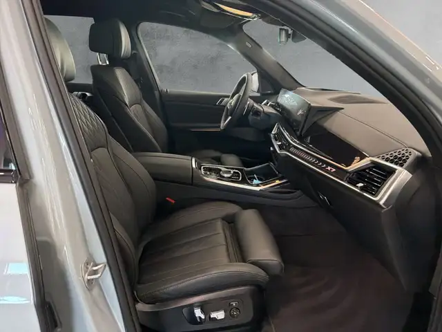 BMW X7 view 11