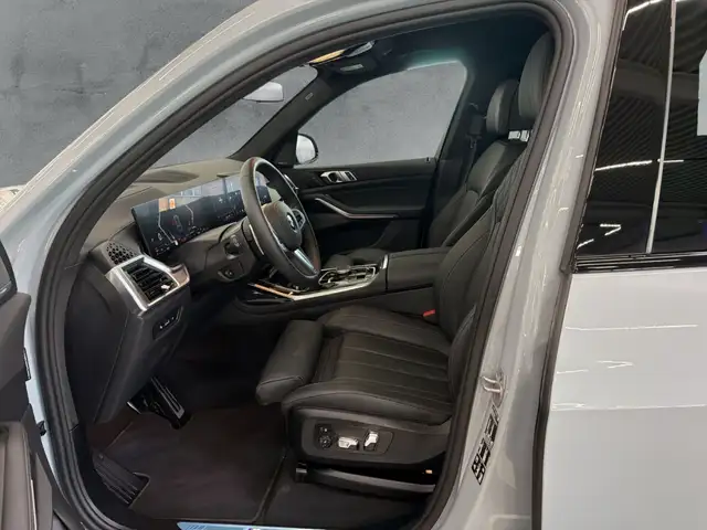 BMW X7 view 8