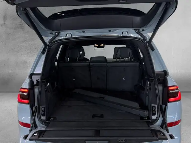 BMW X7 view 15