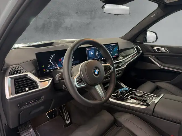 BMW X7 view 9