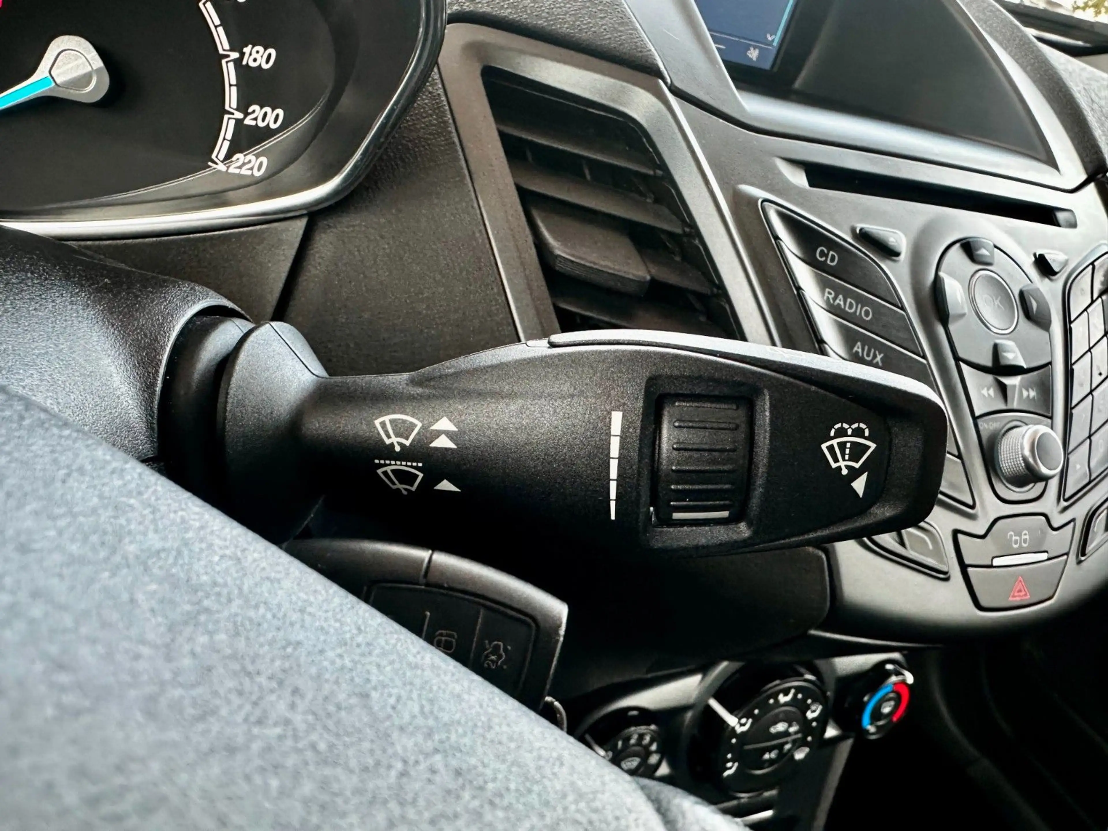 Ford Fiesta Celebration | viel Zubehör | Navi LED — photo 17