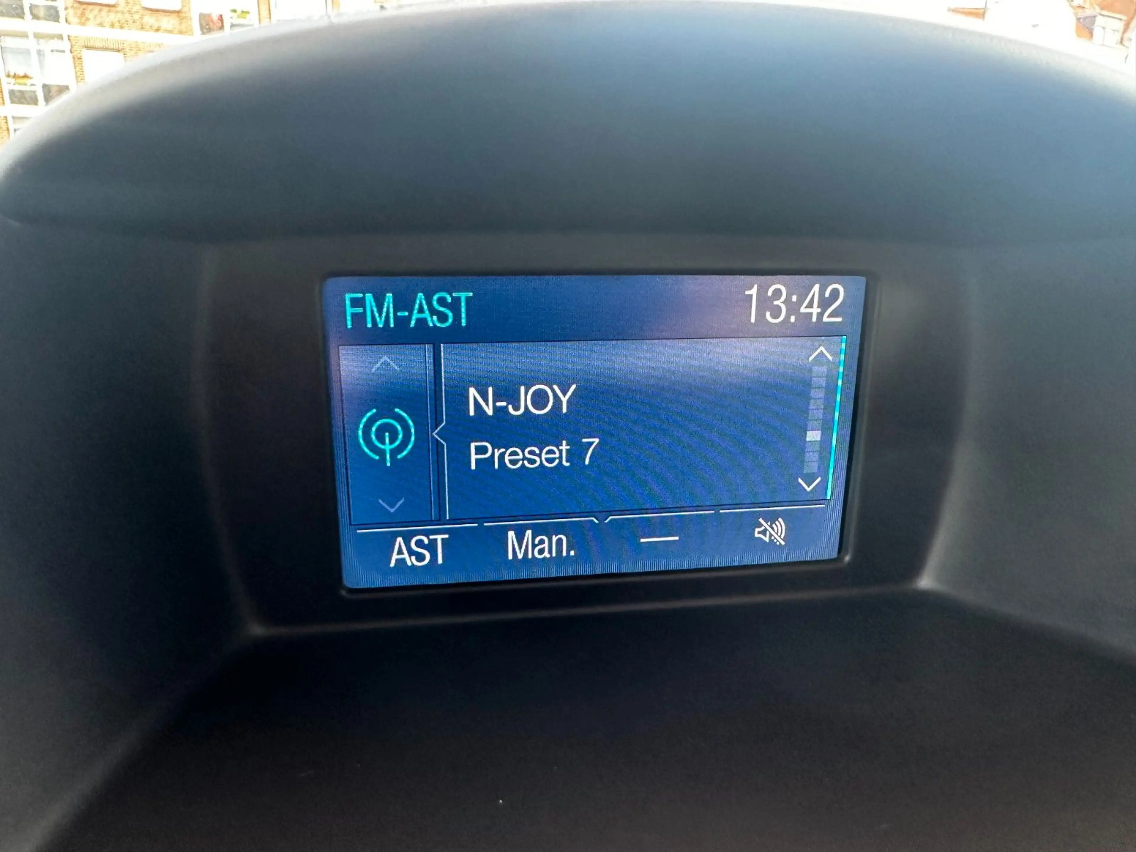Ford Fiesta Celebration | viel Zubehör | Navi LED — photo 33