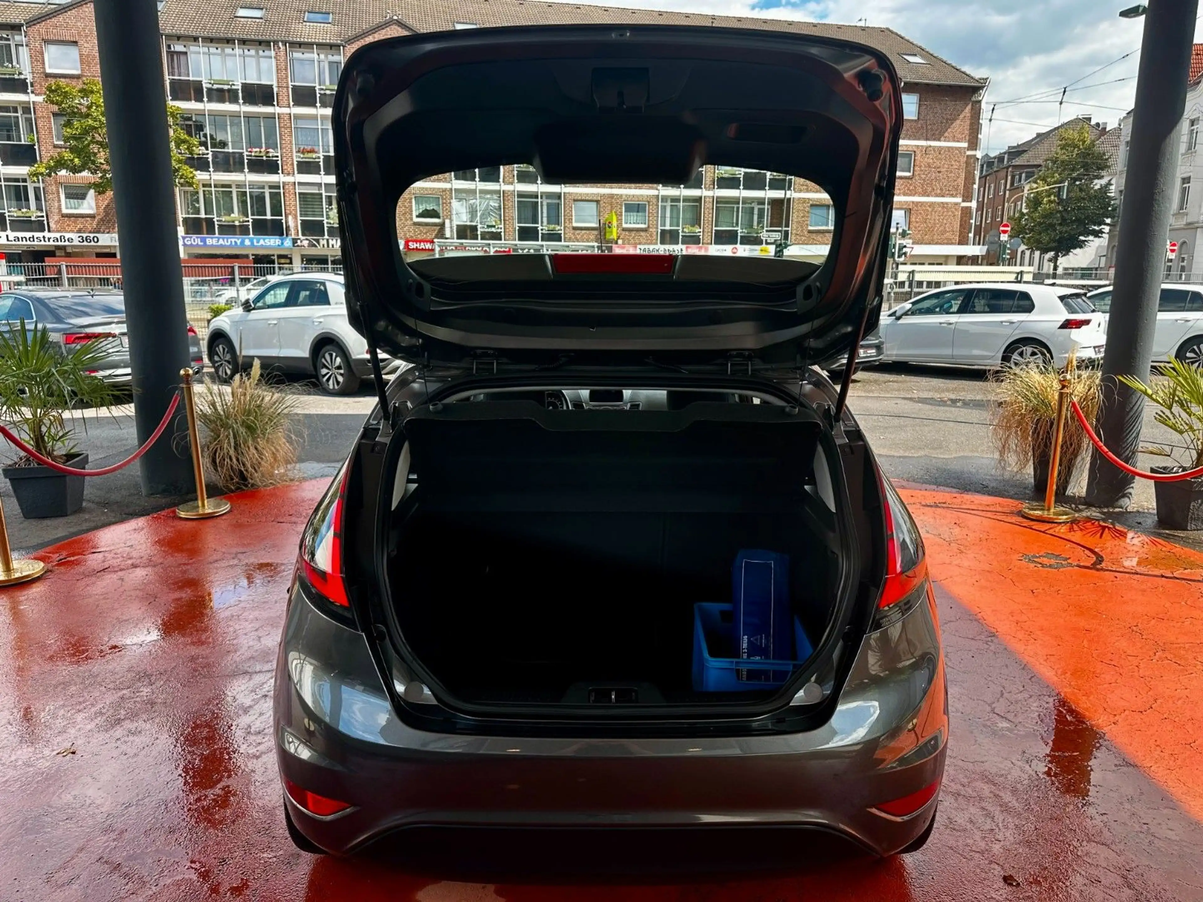 Ford Fiesta Celebration | viel Zubehör | Navi LED — photo 9