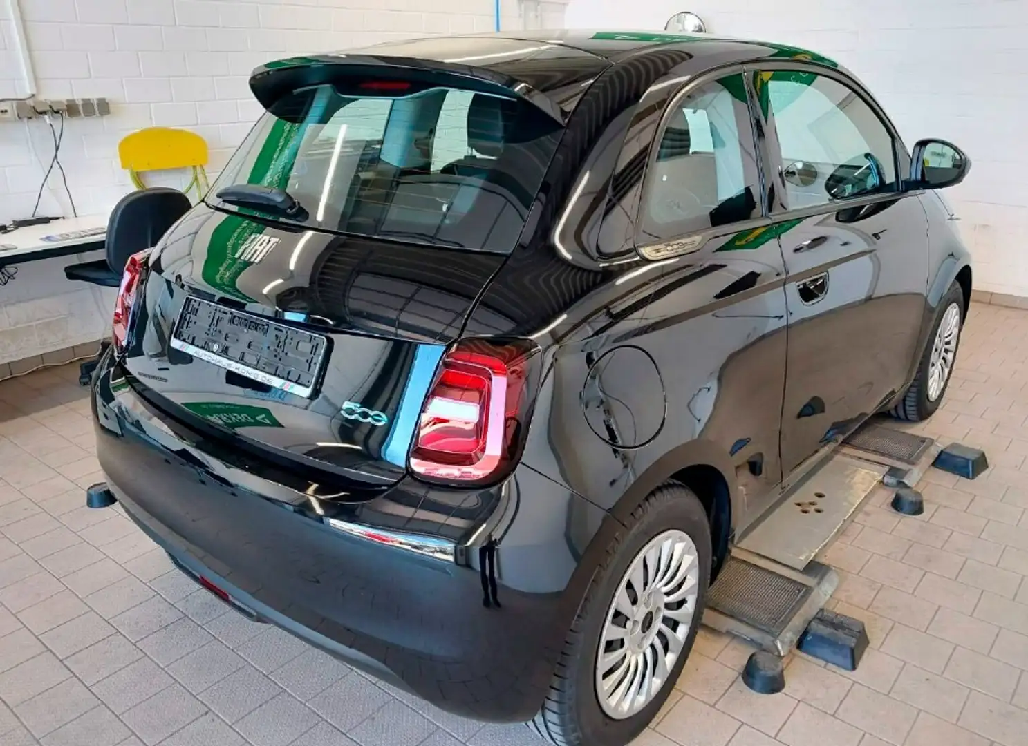 Fiat 500e 320 Km Reichweite  Navi - Klimaautomatik Schwarz - 2