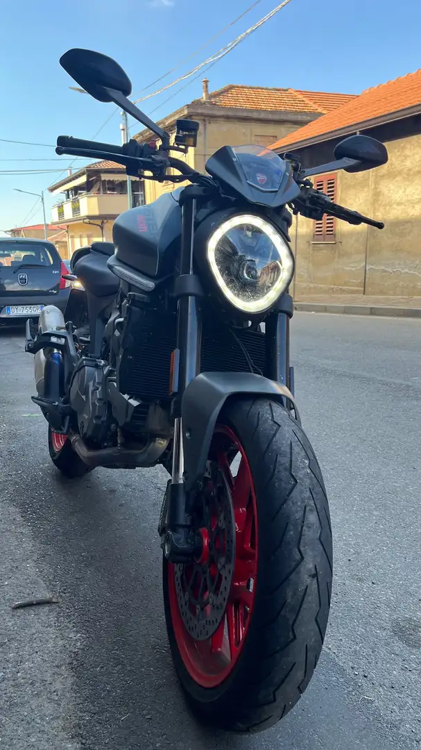 Ducati Monster 937 Plus Šedá - 2