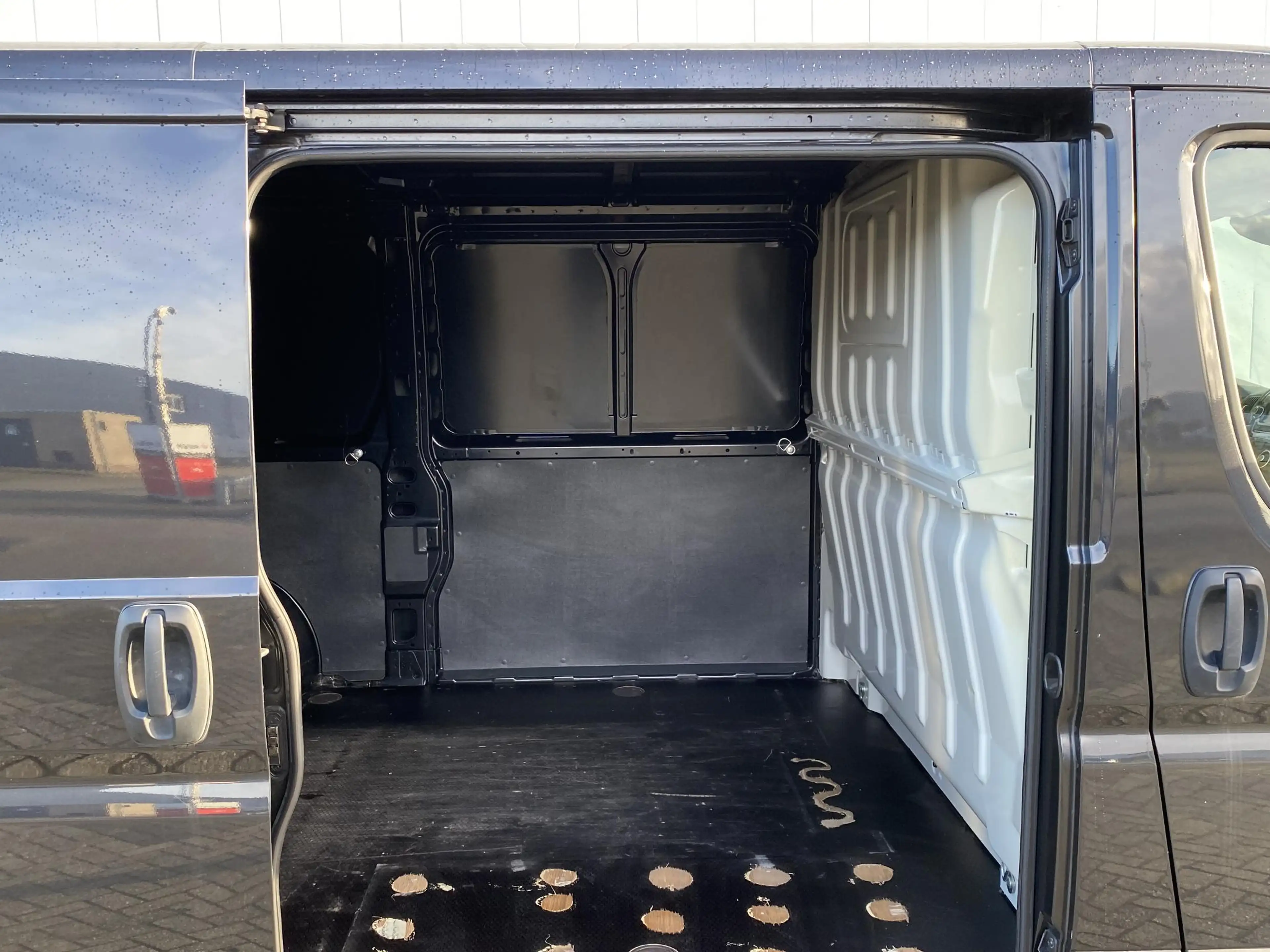 Peugeot Boxer 330 2.2 BlueHDi 120 L2H1 Asphalt | Leder | Navigat — photo 12