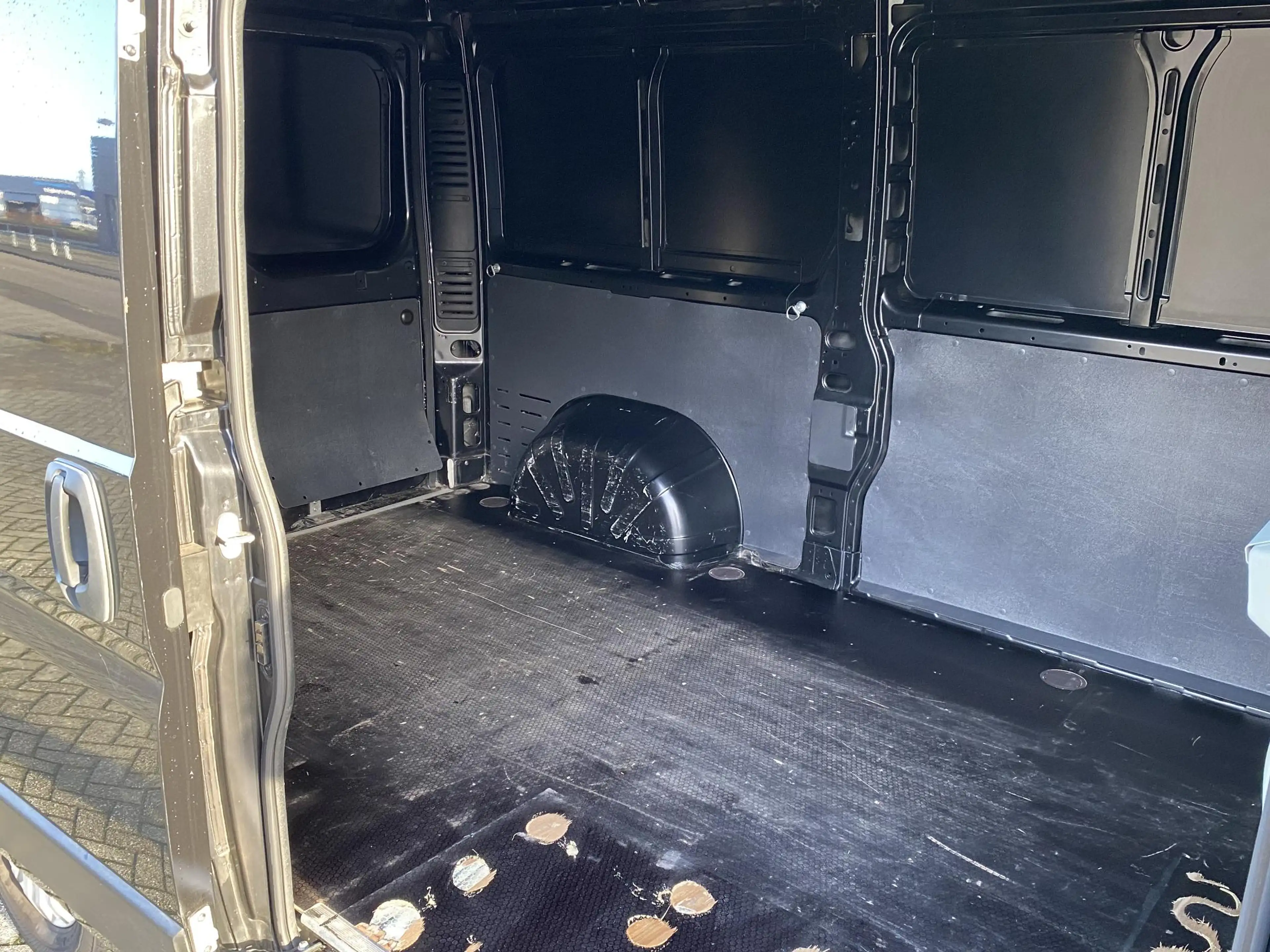 Peugeot Boxer 330 2.2 BlueHDi 120 L2H1 Asphalt | Leder | Navigat — photo 13