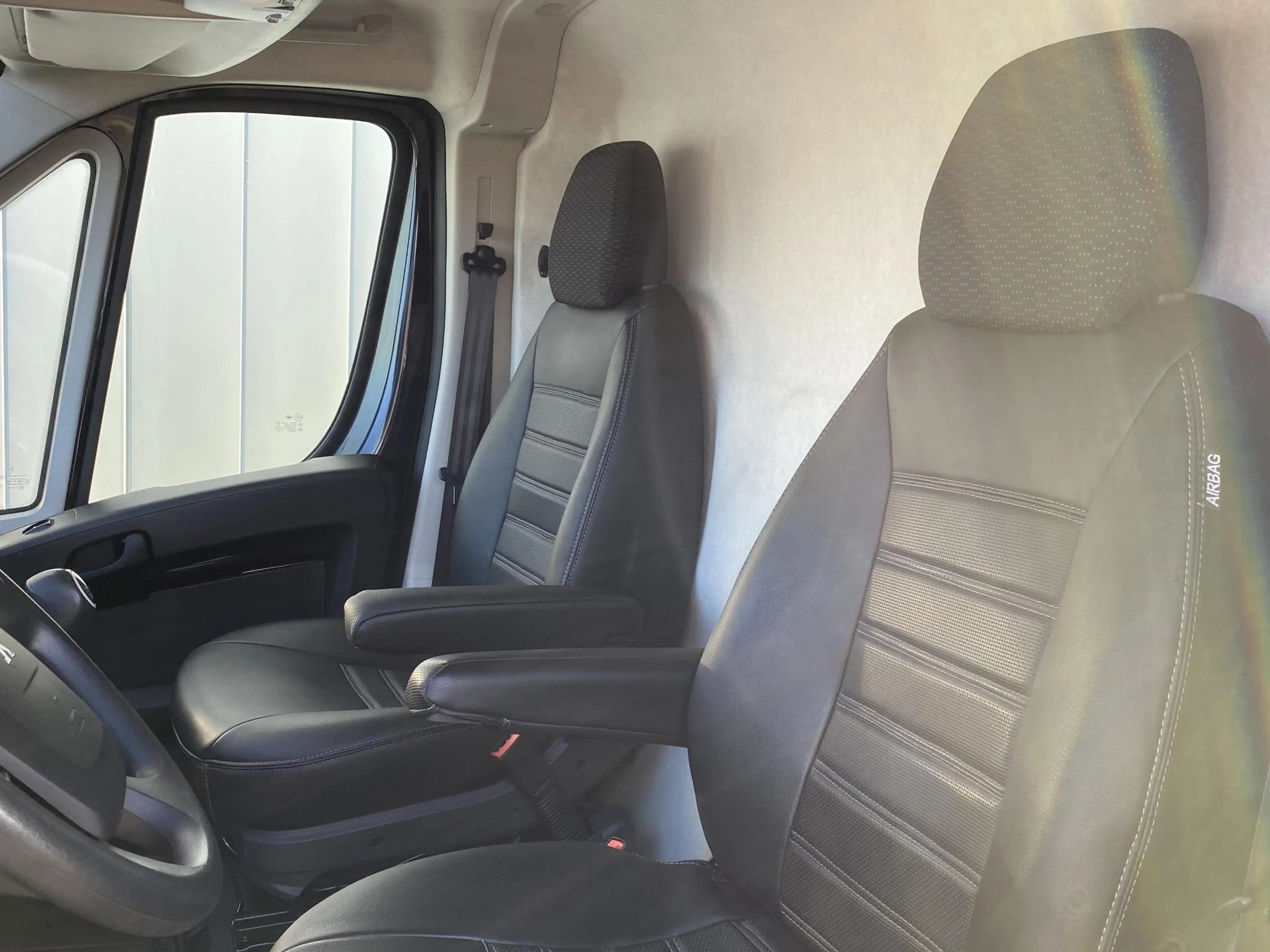 Peugeot Boxer 330 2.2 BlueHDi 120 L2H1 Asphalt | Leder | Navigat — photo 11