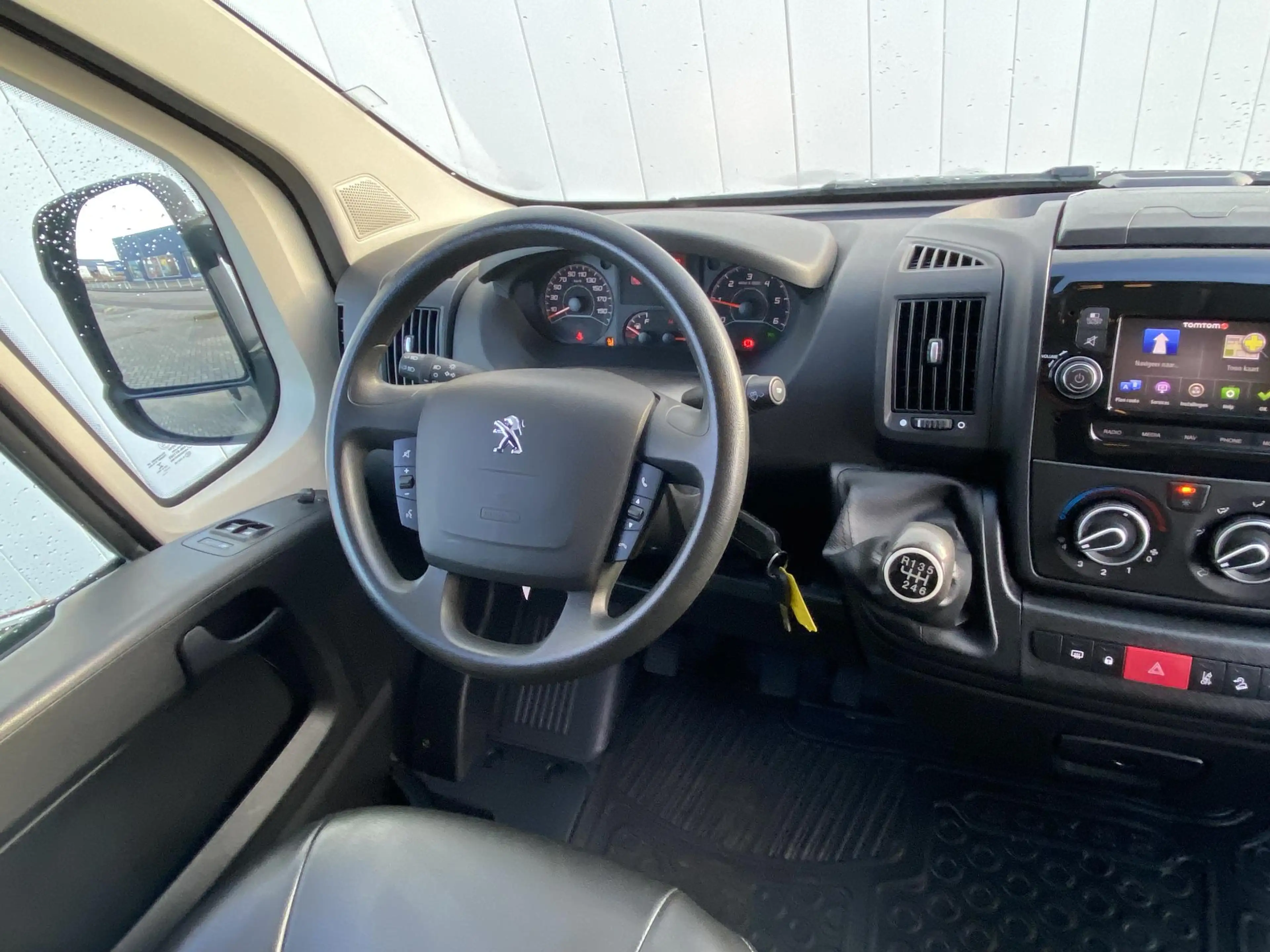 Peugeot Boxer 330 2.2 BlueHDi 120 L2H1 Asphalt | Leder | Navigat — photo 6