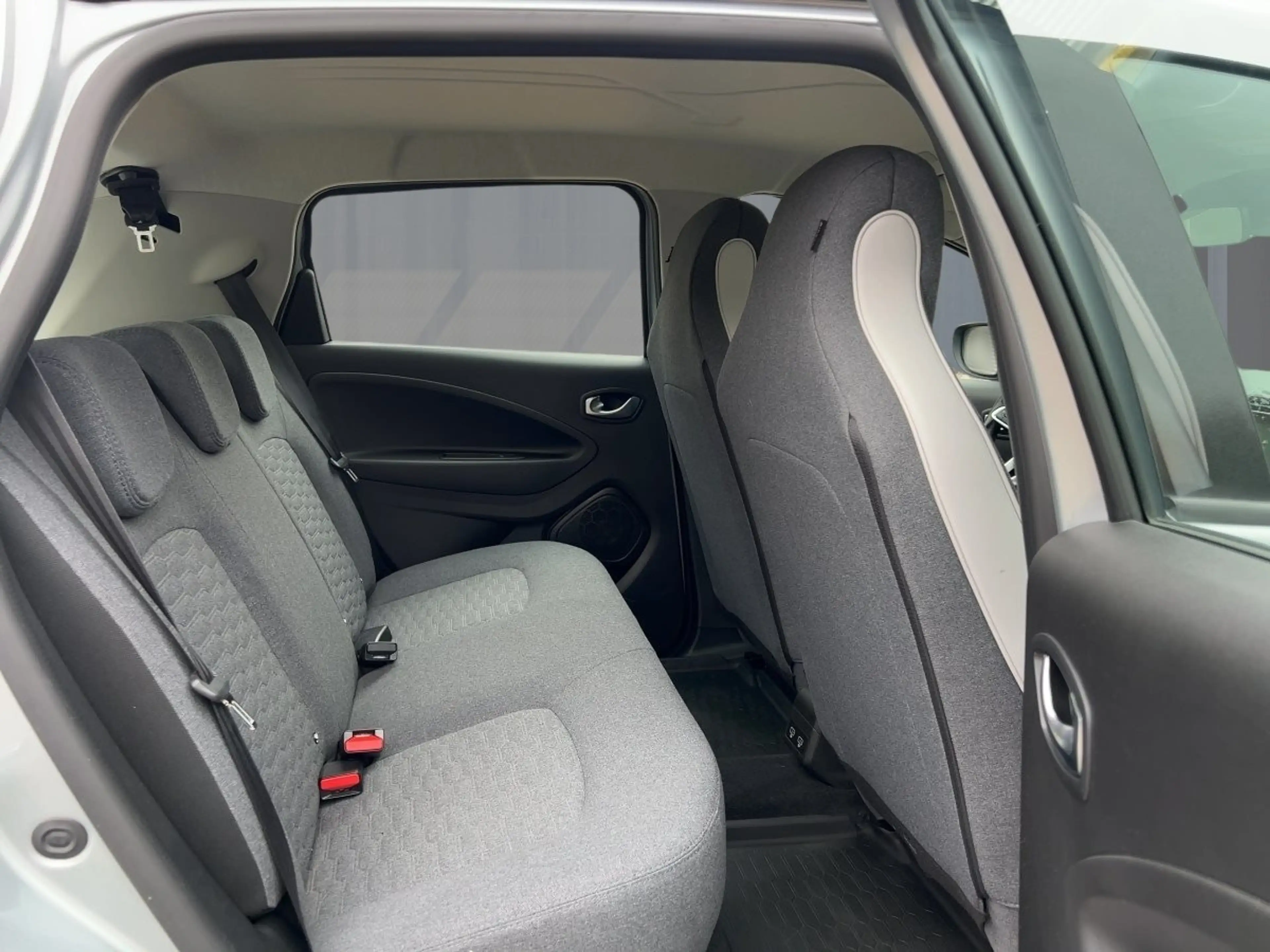 Renault ZOE R110 ZE 50 Evolution — photo 9
