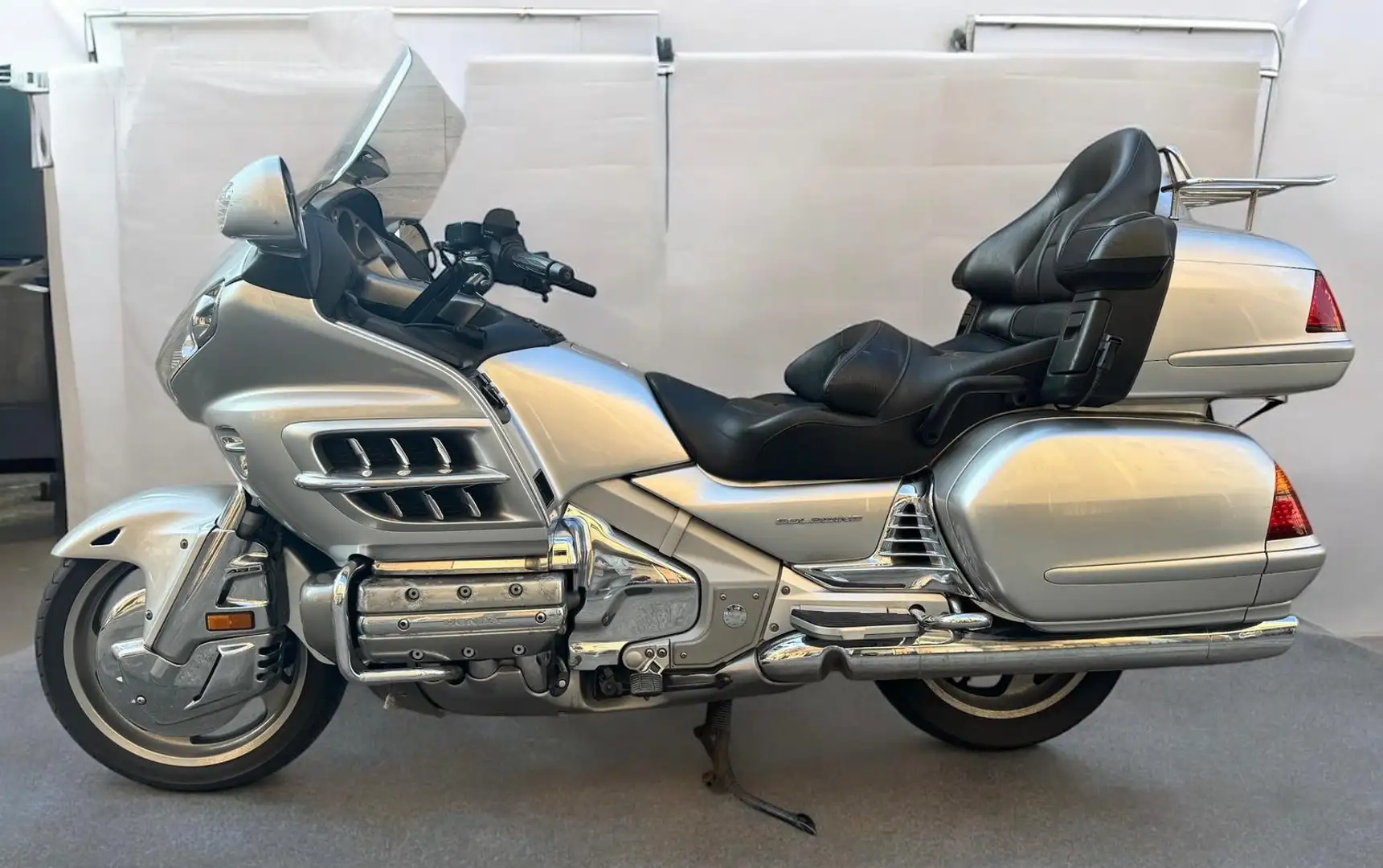 Honda GL 1800 Goldwing 30° Anniversary Gris - 1