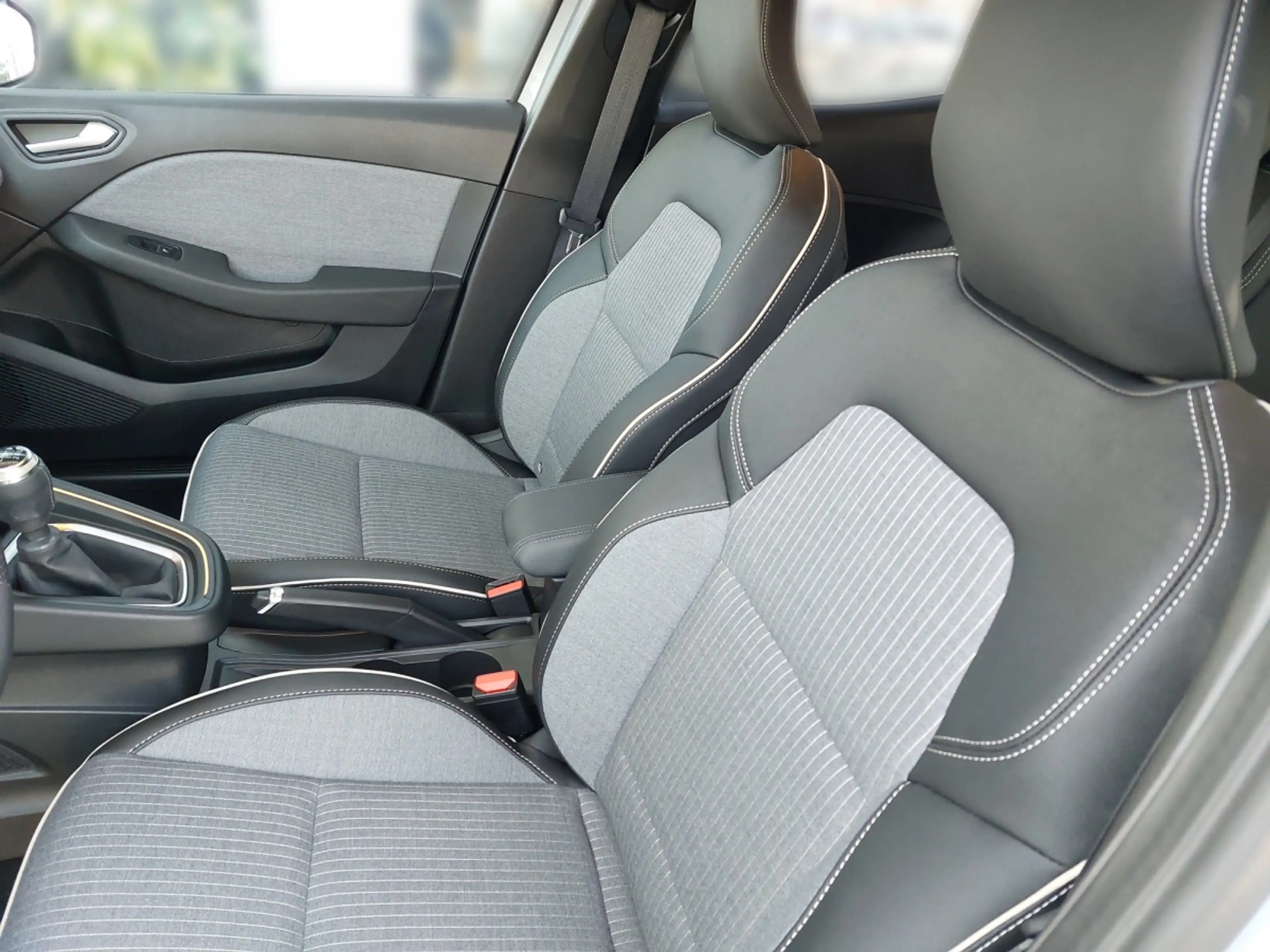 Renault Clio Techno TCe 90 — photo 5