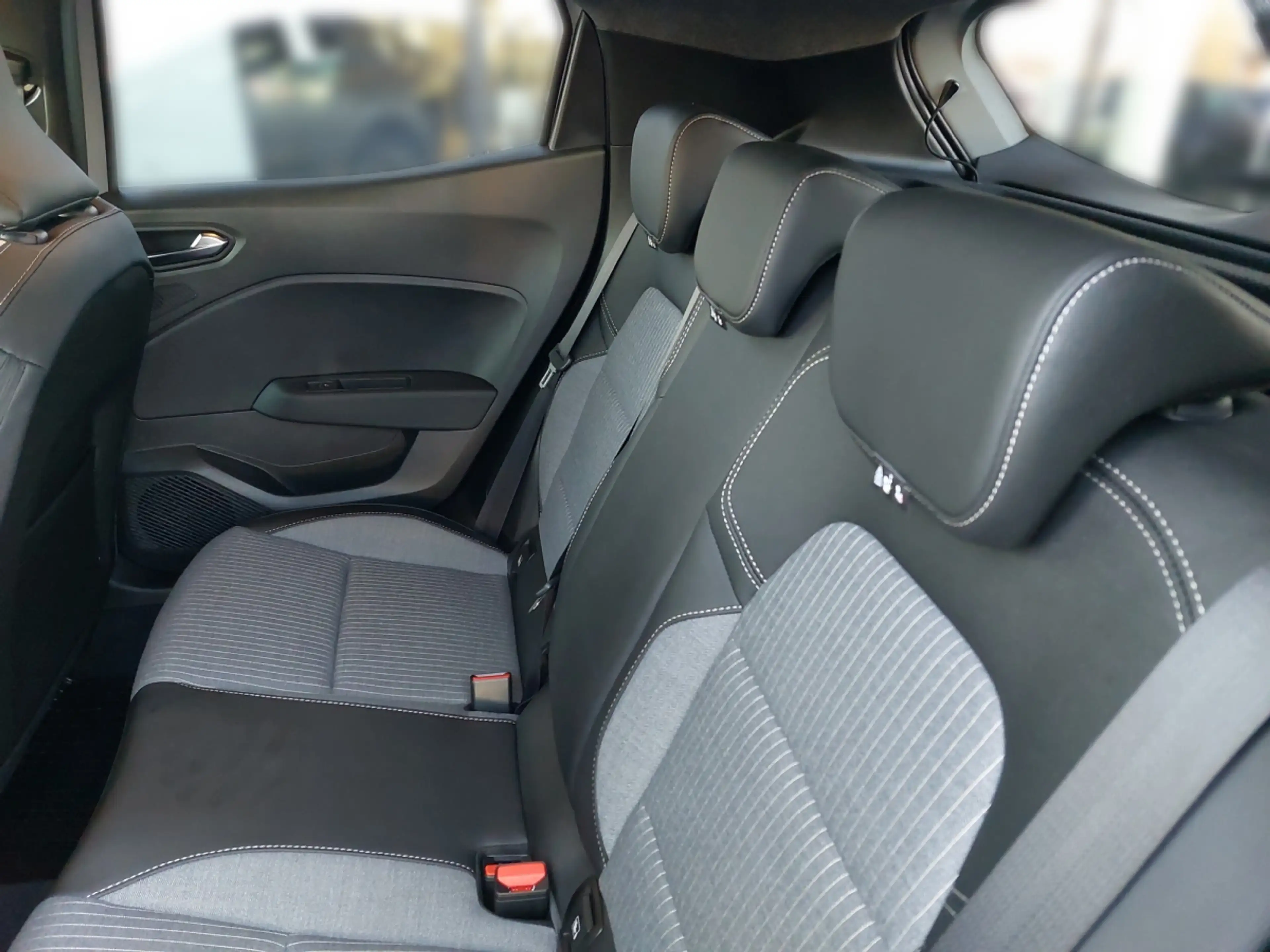 Renault Clio Techno TCe 90 — photo 11