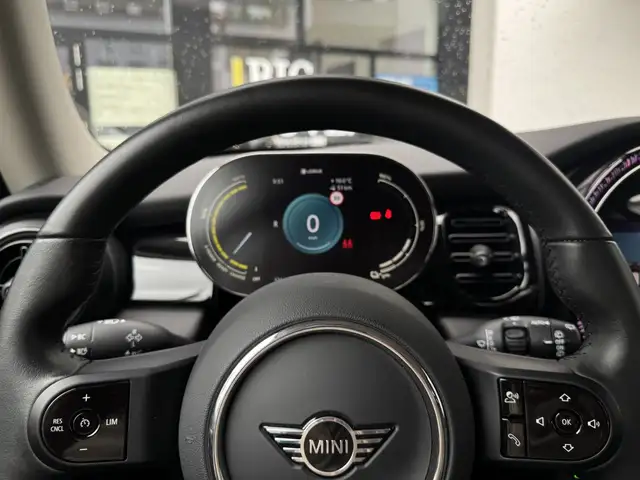 Mini Hatch view 13