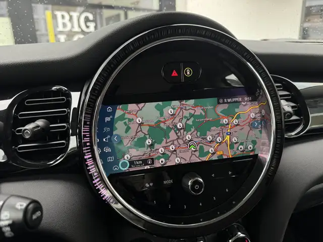 Mini Hatch view 8