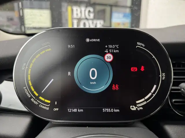 Mini Hatch view 14