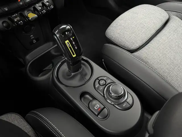 Mini Hatch view 11