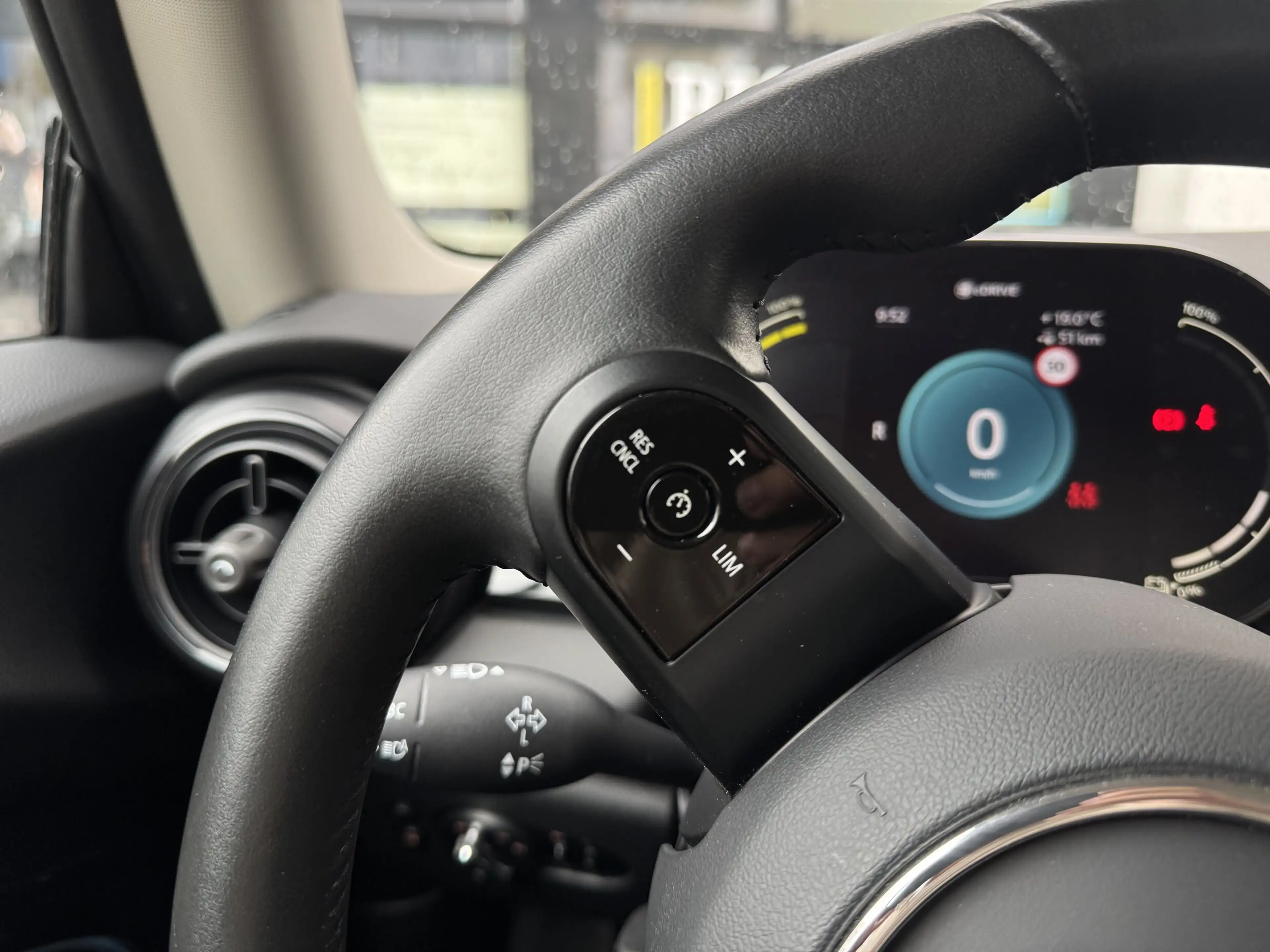 MINI Cooper SE Classic Trim LED Navi DA PDC RFK Shz — photo 15