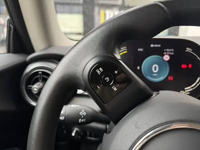Mini Hatch view 15