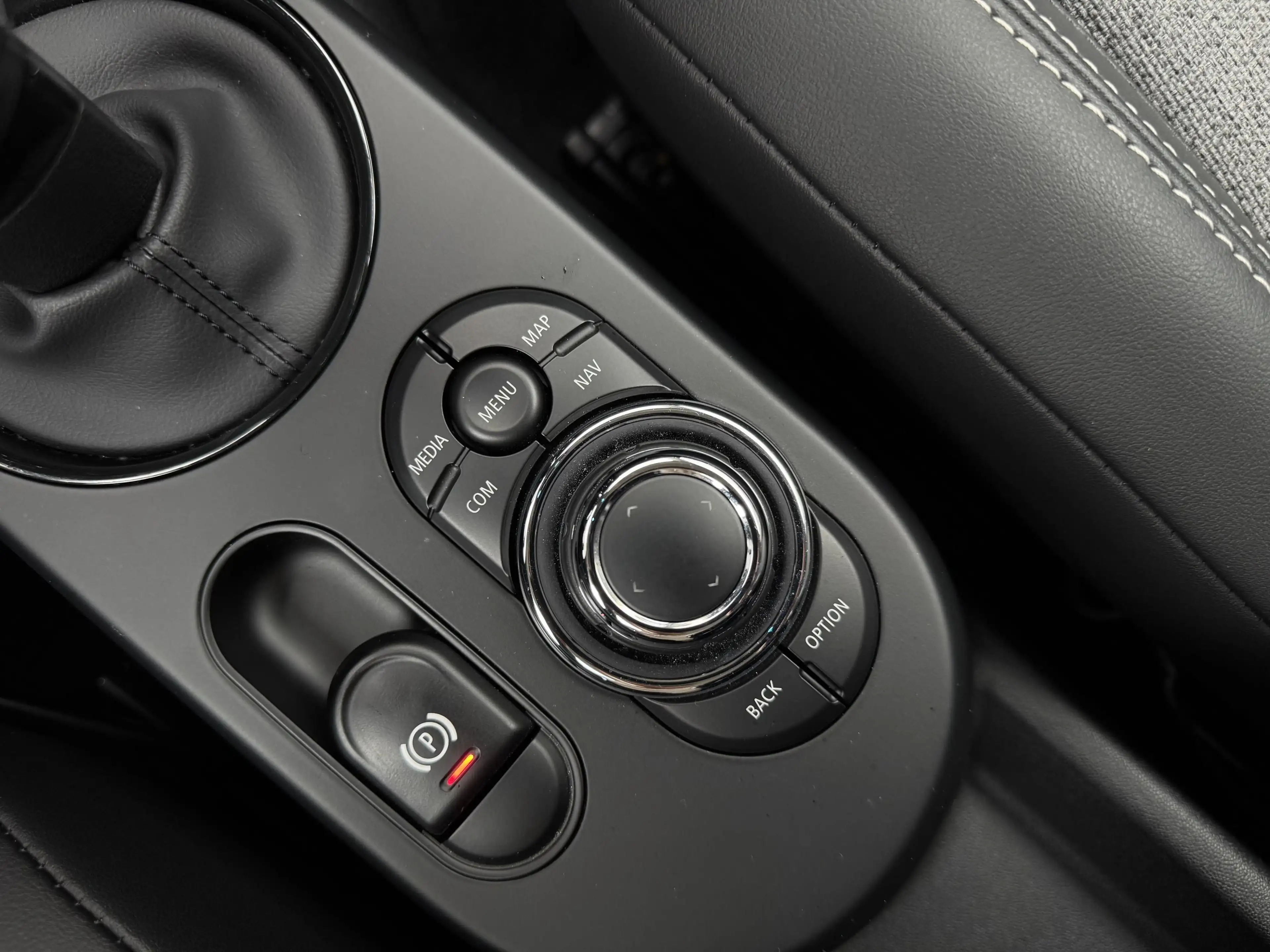 MINI Cooper SE Classic Trim LED Navi DA PDC RFK Shz — photo 12