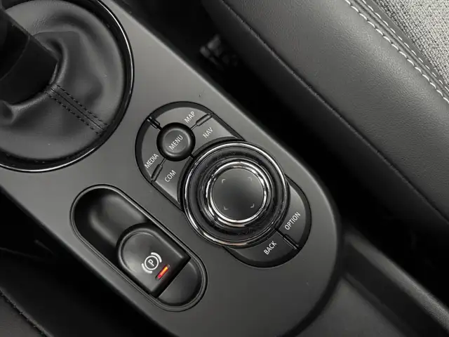 Mini Hatch view 12