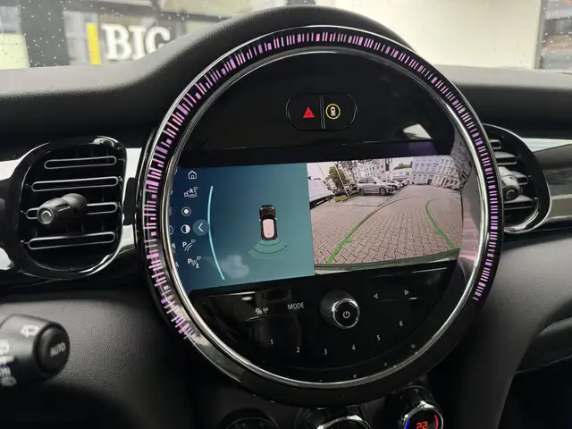 Mini Hatch view 9