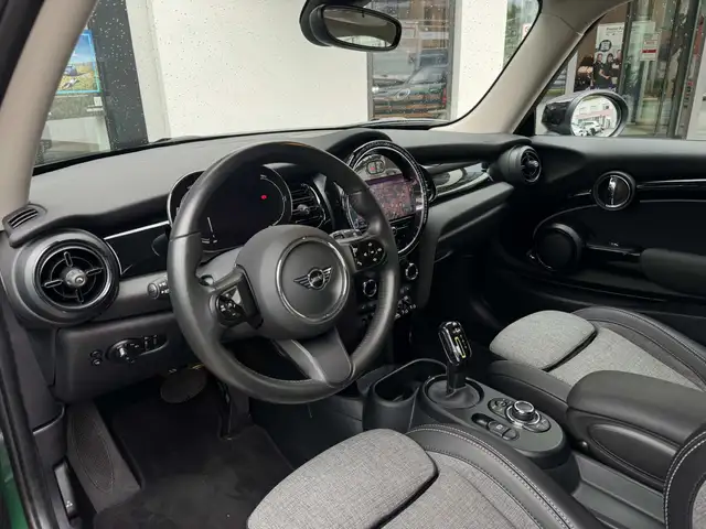 Mini Hatch view 6