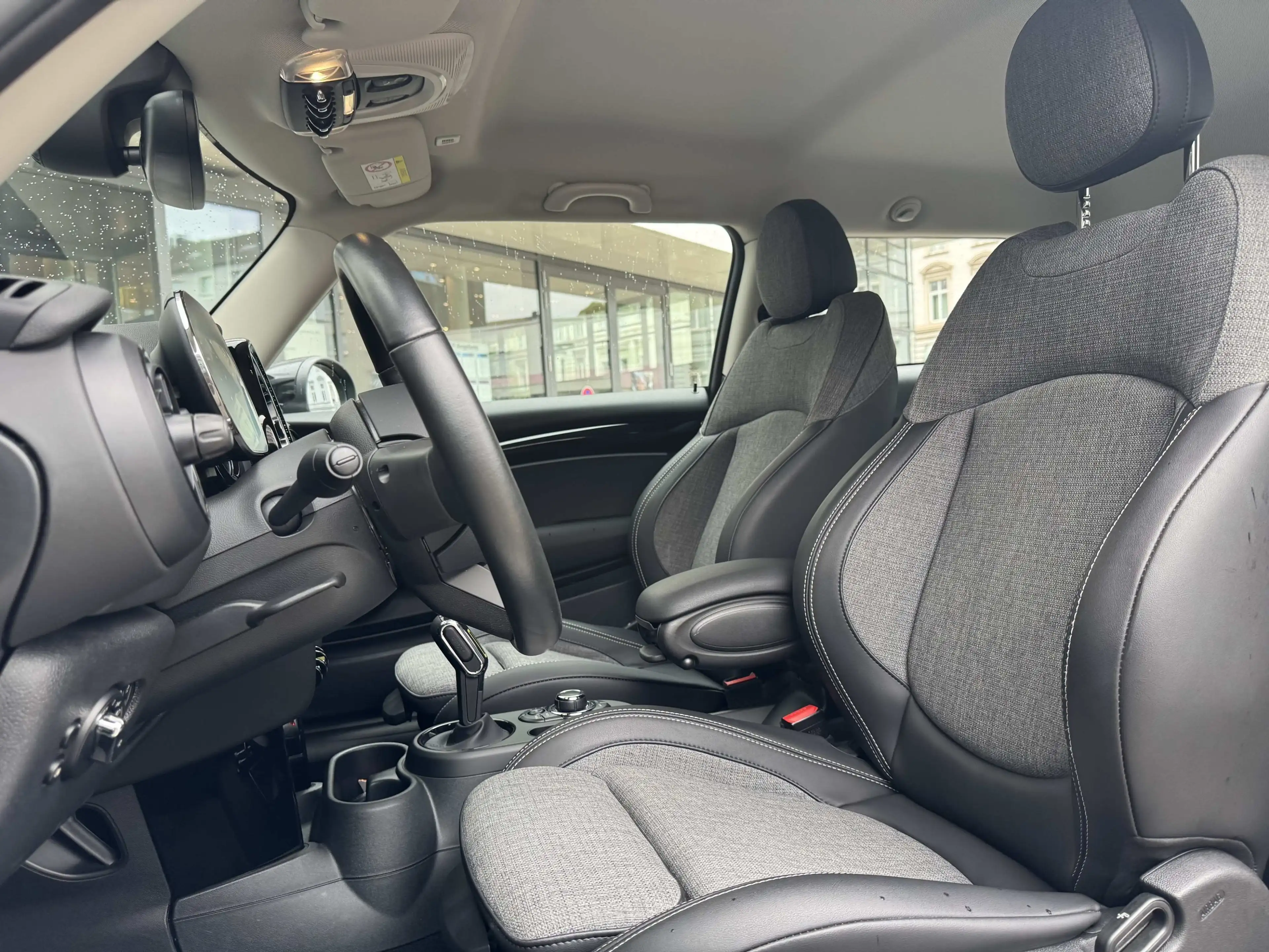 MINI Cooper SE Classic Trim LED Navi DA PDC RFK Shz — photo 7