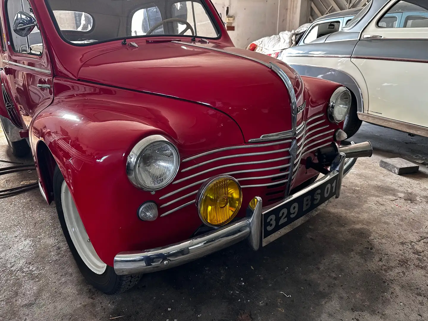 Renault 4 CV Roşu - 1