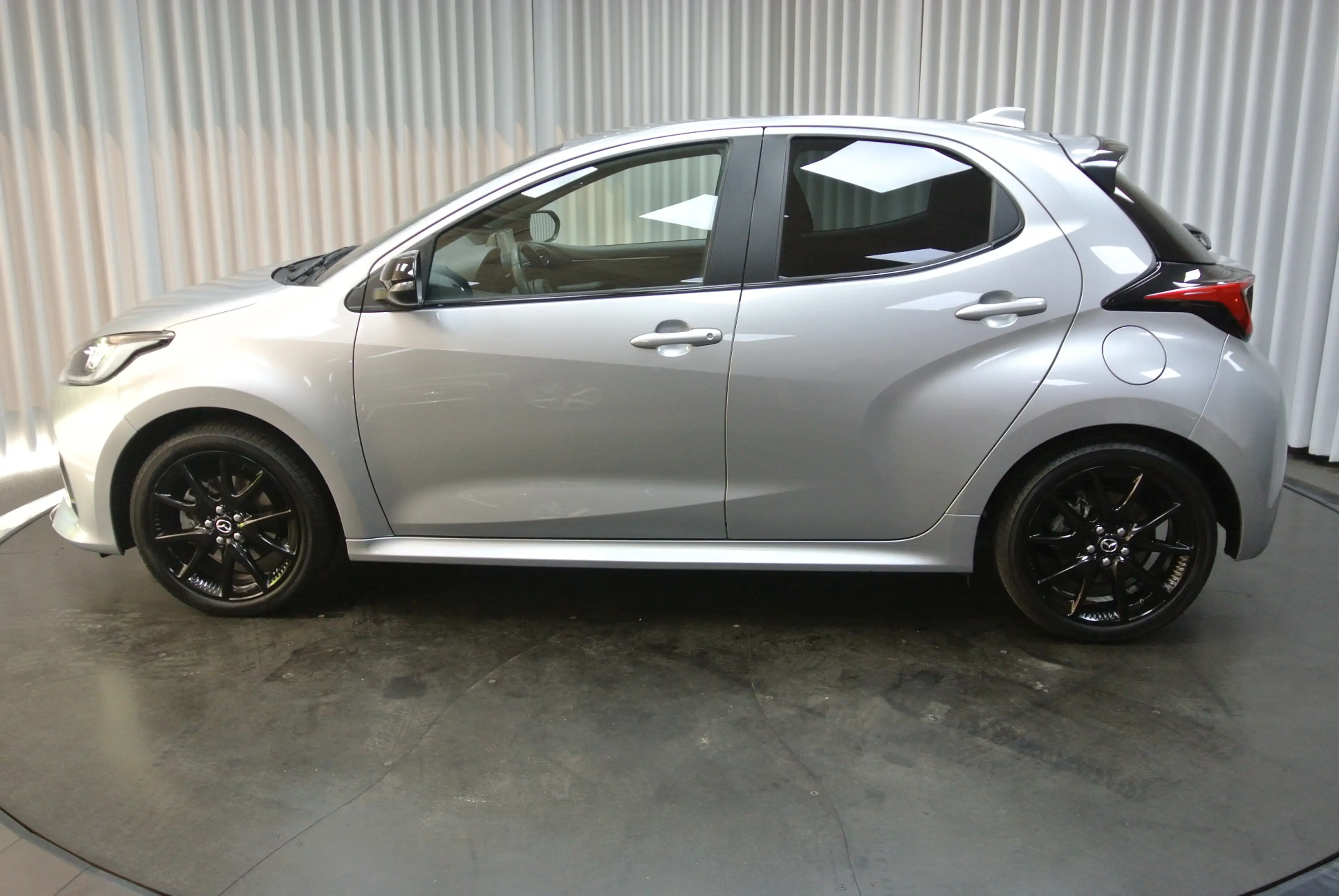 Mazda 2 2 HYBRID — photo 4