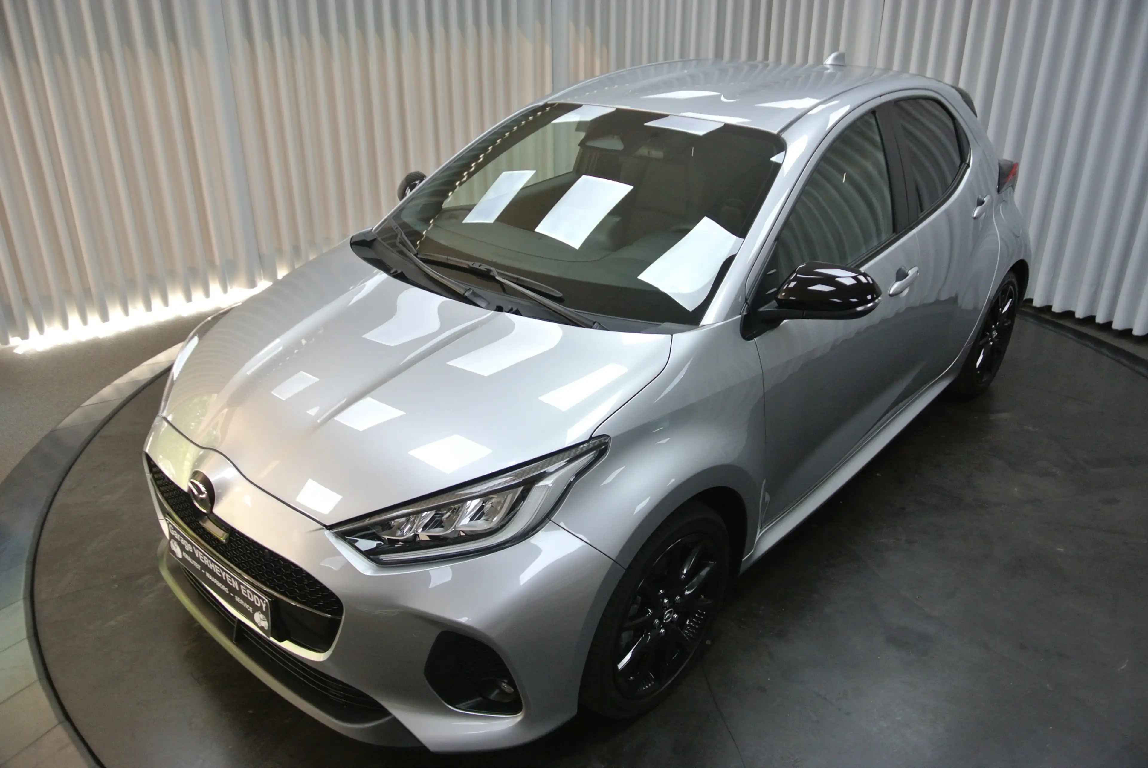 Mazda 2 2 HYBRID — photo 8