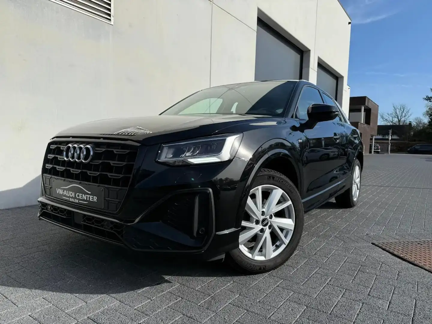 Audi Q2 35TFSI 150PK DSG S-LINE Zwart - 1