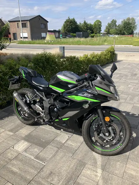 Kawasaki Ninja 125 - foto 2