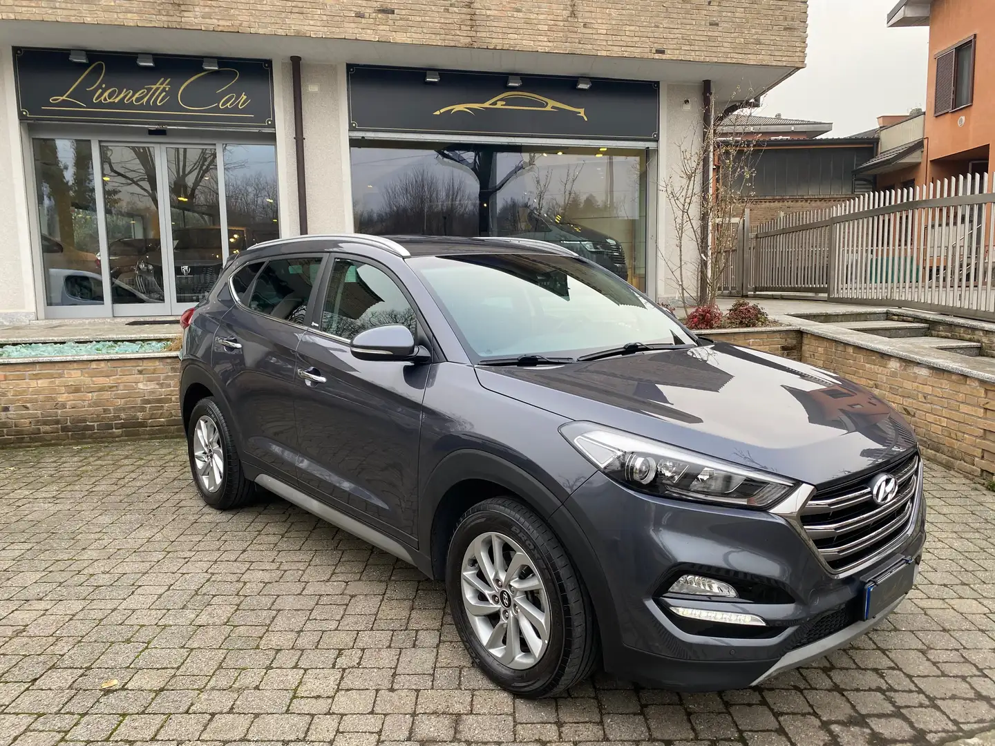 Hyundai TUCSON Tucson 1.7 crdi Xpossible 2wd 141 Cv dct Grigio - 1