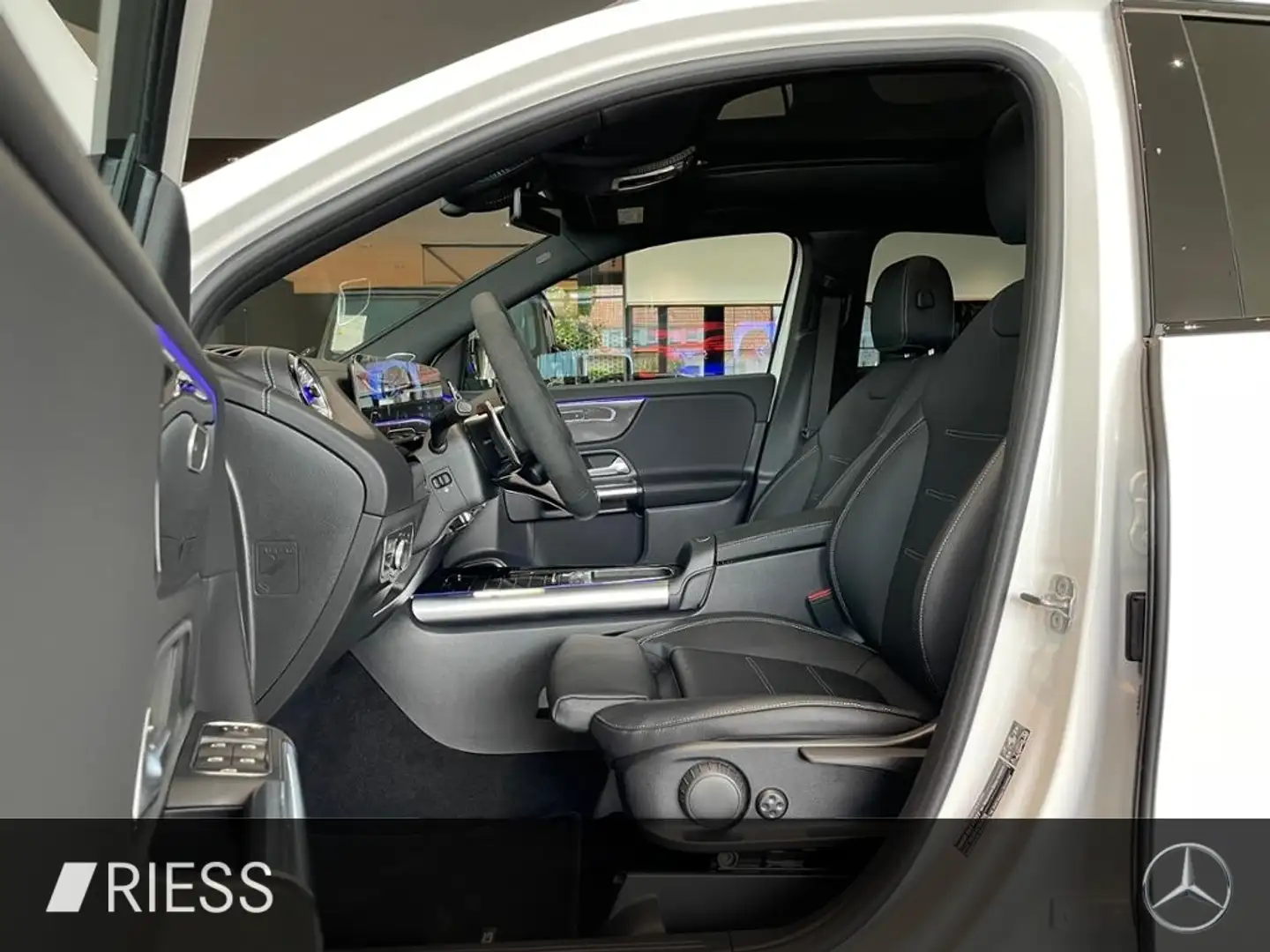 Mercedes-Benz GLA 45 AMG PANO+AHK+HUD+DISTR+MULTIBEAM+KEYLESS+ Weiß - 2