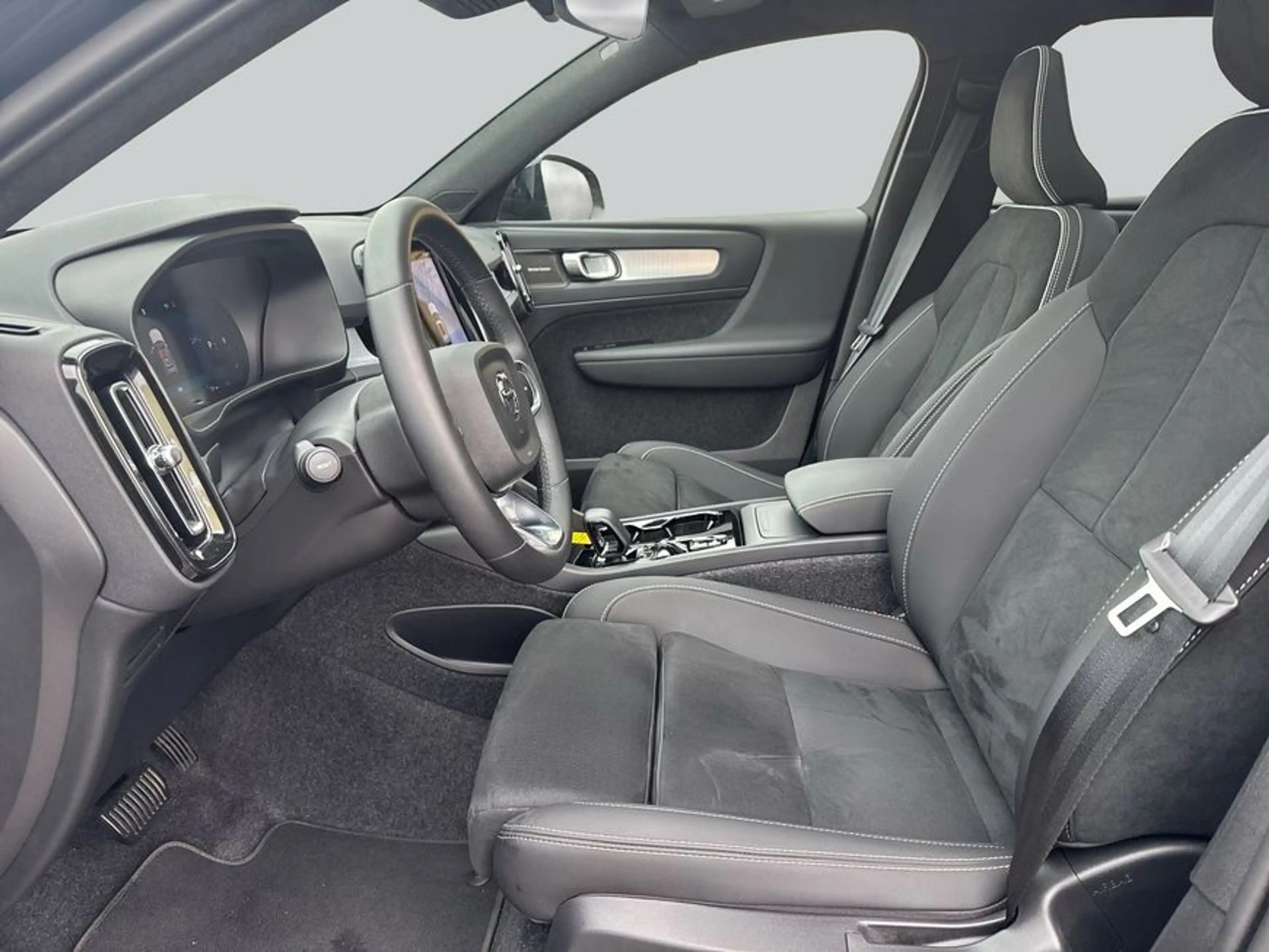 Volvo XC40 XC40 B3 B DKG Plus Black Edition — photo 9