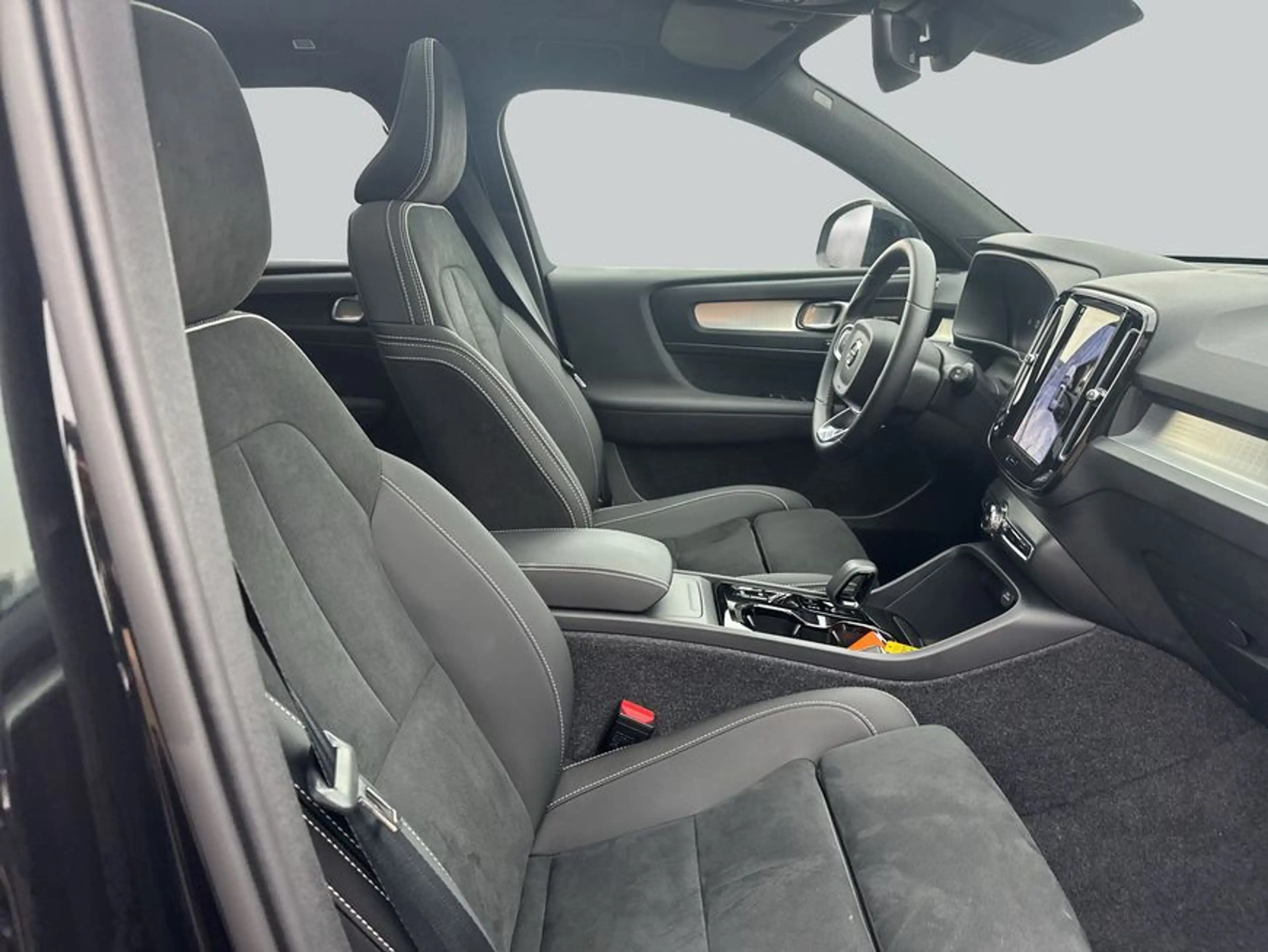 Volvo XC40 XC40 B3 B DKG Plus Black Edition — photo 12