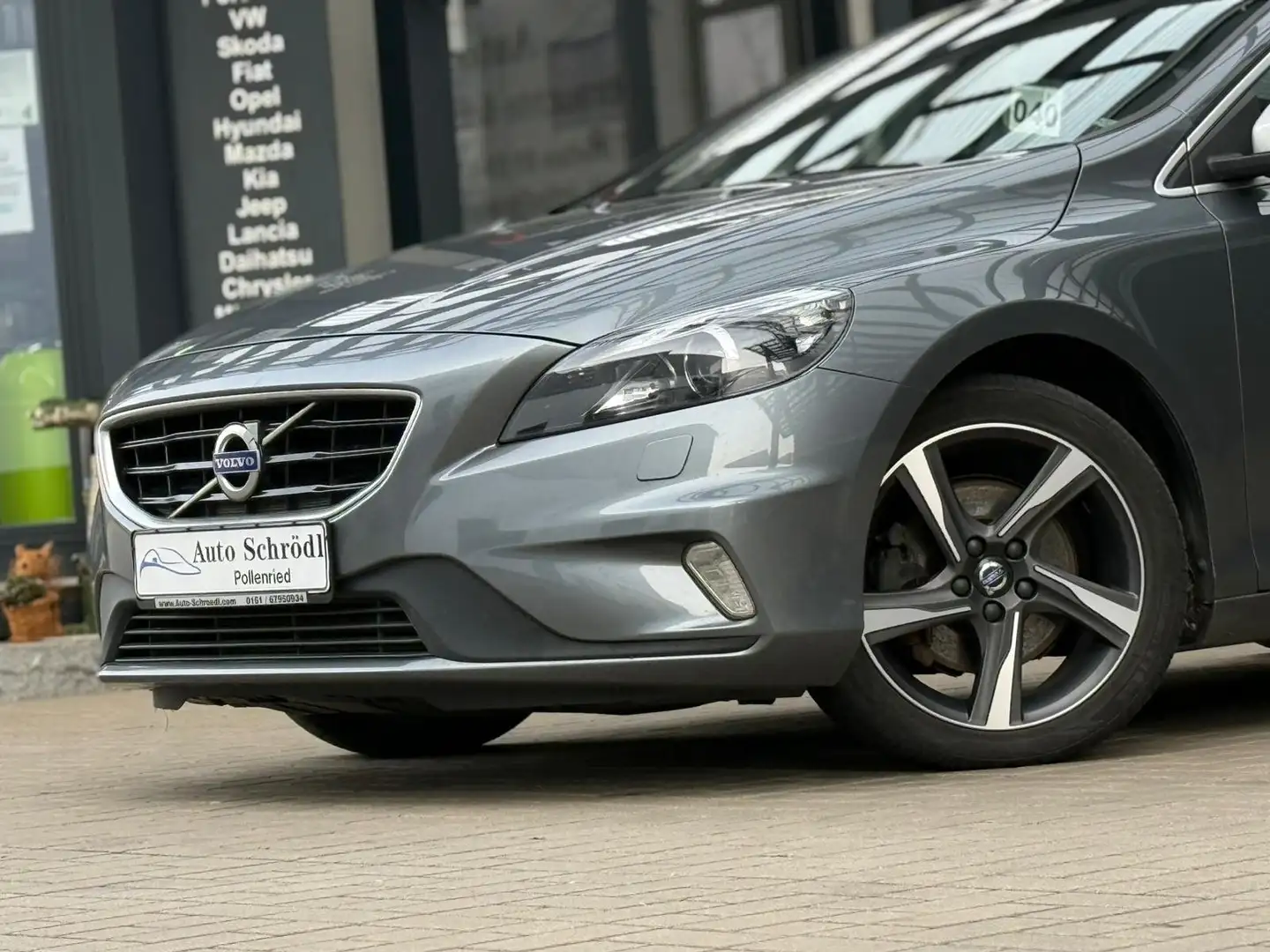 Volvo V40 T2 R-Design, Bi-Xenon, Kamera, Nav, Sitzheiz, PDC Grigio - 2